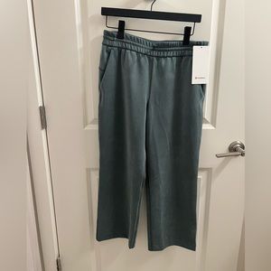 SOLD - NWT Softstreme HR Straight Leg Crop (Dark Forest)